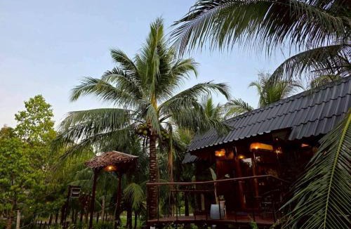 Thep Kasattri House | Cheewatra Farmstay Coconut House