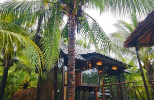 Thep Kasattri House | Cheewatra Farmstay Coconut House
