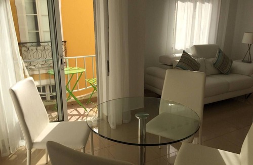 Lagos City Center Apartment | Chic apartment in top location fast WiFi Smart TV