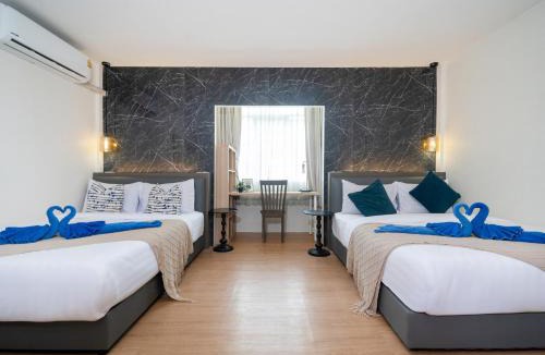 Patong House | Chill Beach Bangla comfy bed and pool 3 bedrooms 10pax