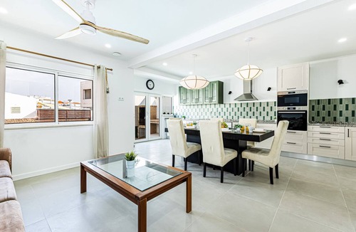 Ameijeira Villa | Chilling In Lagos House | Pool | BBQ | Retreat