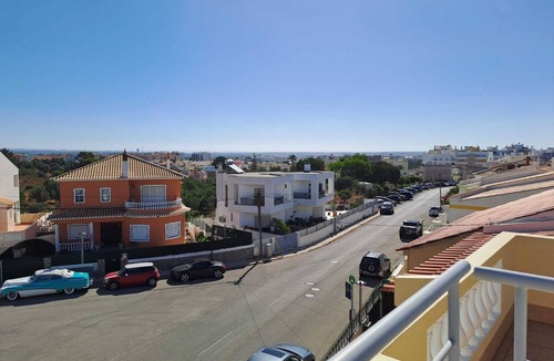 Montes de Alvor Apartment | Comfy Holiday Apartment in Bemposta near Portimao
