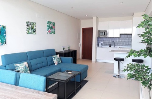 Cavacos Apartment | Conforto- Refurbished, Cozy, Magnificent View of the Sea and City.