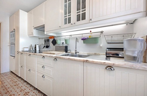 Donalda Villa | Country House "Liberal Wing Villa" with Mountain View, Shared Pool & Wi-Fi