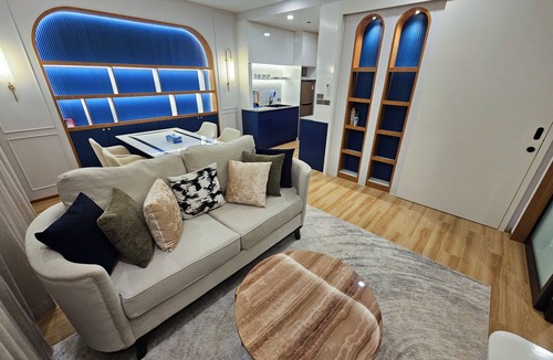 Bang Tao Apartment | Cozy 1-bedroom apartment in adorable Tambon Choeng Thale with AC
