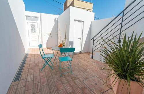 Fuseta House | Cozy Fuseta Townhouse with Terrace Roof Solarium, 5min to Beach