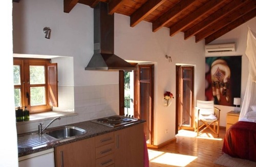 Bensafrim Apartment | Cozy Studio with Balcony and Private Pool - Quinta Fronteira