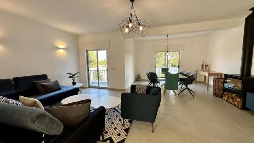 Quarteira Villa | Cruzeiro - Private Pool - 10 Guests - Quarteira
