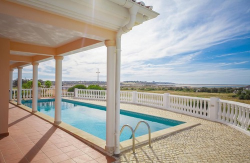 Alfarrobeira Villa | D08 - Bay View Villa in Vale da Lama