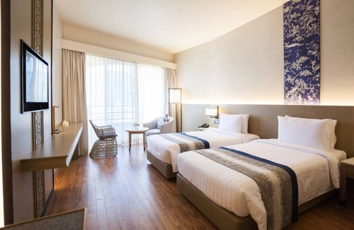 Patong Hotel | Deluxe Room #13, partial SEAVIEW @ Patong