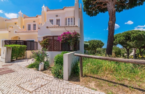 Vale do Lobo Villa | Duplex style 2 villa set up in Vale do Lobo