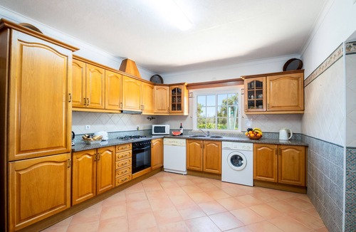 Monte Raposo Villa | Elegant villa with BBQ and heatble pool