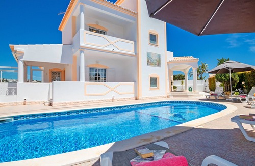 Albufeira Villa | Elegant Villa with Heatable Pool and BBQ