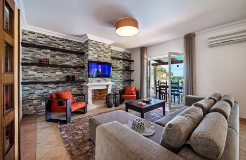Olhao Villa | Enjoy your own private villa in Estoi with optional heated pool.