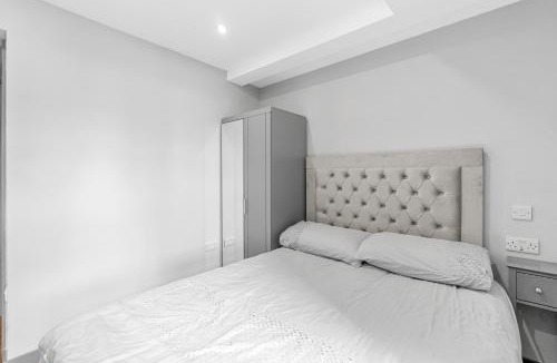 Valentines Apartment | Ensuite Double Godino Hotel by Ilford Station