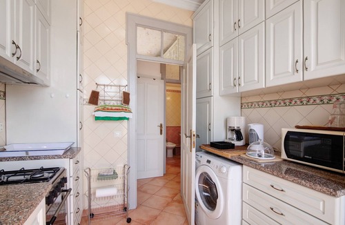 Vale de Seixos Apartment | Estoi Heritage – Traditional T2 with Rooftop Overlooking Estoi Palace and Church