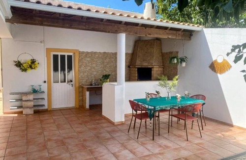 Quelfes Villa | Exclusive 4 bedroom+ 3 bath Quelfes villa with panoramic ocean & mountain views.