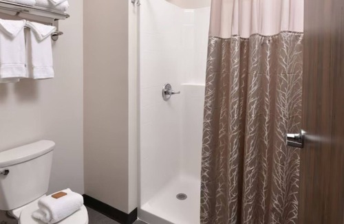 Broken Arrow Hotel | Expanded Stay King, Stoney Creek Broken Arrow, Living Room | 4 Units