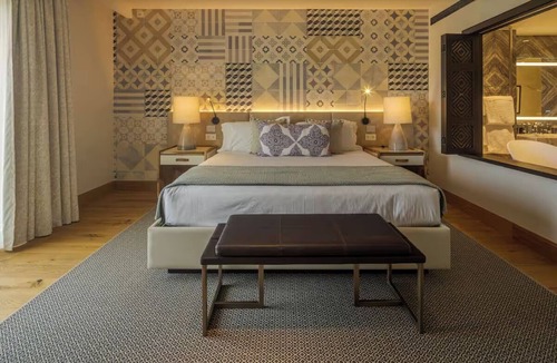 Tor Hotel | Experience Comfort & Style in a Mountain-View Room Perfect for Relaxation