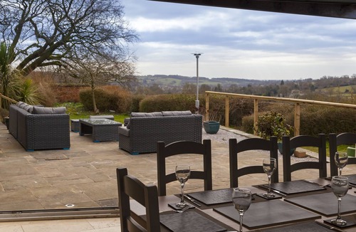 Mayfield House | Extensive 6 Bedroom Holiday Home with Stunning Views of the Mayfield Valley