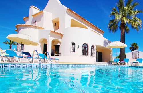 Gale Villa | Family retreat with heatable pool and BBQ