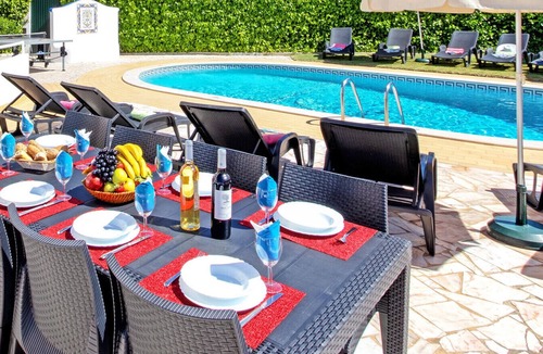 Gale Villa | Family retreat with heatable pool and BBQ