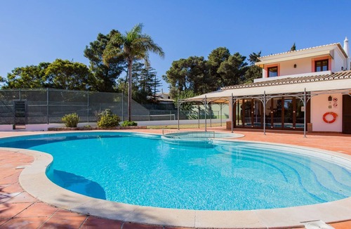 Vale de Centianes House | Ferienvilla "Mouraria" mit Blick auf das Wasser by Interhome