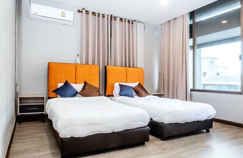 Nakhon Si Thammarat Hostel | Full Moon' House - Hostel