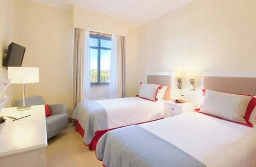 Vilamoura Hotel | Fun in the Sun! Superior 3 Bedroom with Pool, Golf Views & Marina Walks