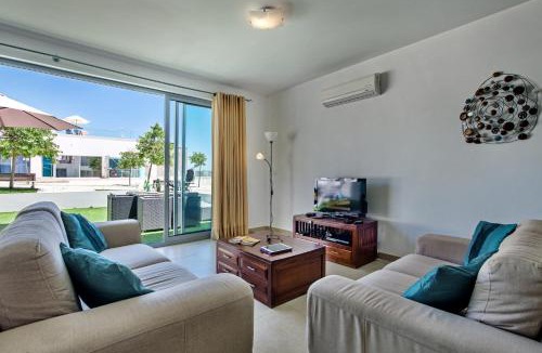 Olhao Villa | Fuseta Ria Resort - Villa Jasmine - Pool, Jacuzzi & Sea Views