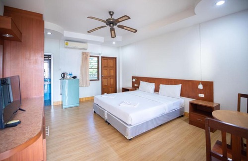 Nanai Road Hotel | G house guest house