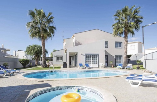 Gale Villa | Great for large groups 5 bed villa in Gale