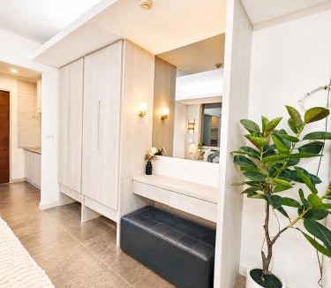 Talat Nuea Apartment | Green View Condo