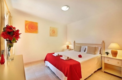 Meia Praia Hotel | Group Travel Destination! 3BR Townhouse with Full Kitchen, Patio, Garden View!