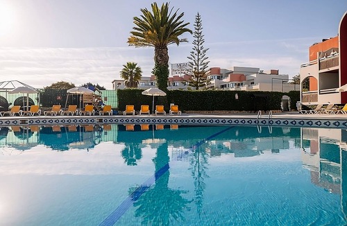 Areias de Sao Joao Hotel | Hassle-Free and Suiting Stay! Fully-furnished 1BR with Balcony and Kitchen!