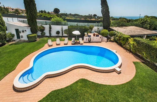 Castelo Villa | Hideaway - Handsome villa with beautiful garden just a few meters to São Lourenço beach