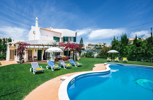 Castelo Villa | Hideaway - Handsome villa with beautiful garden just a few meters to São Lourenço beach