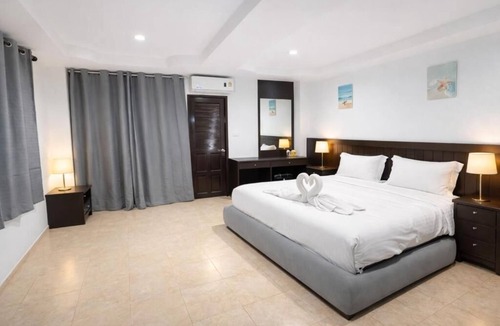 Nanai Road House | Hill Side Patong Hotel deluxe room