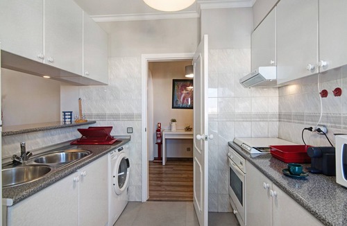 Gale Apartment | Holiday Apartment "Palmeira Galé" with Sea View, Wi-Fi, Balcony & Shared Pool