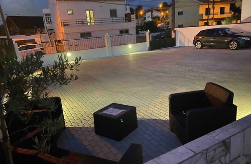 Charneca de Caparica e Sobreda House | Holiday Home 'Vivenda Alves' with Mountain View, Wi-Fi and Air Conditioning