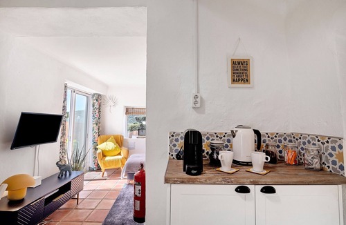 Sao Bras de Alportel House | Holiday Home 'Quinta Da Horta - The Bakehouse' with Wi-Fi and Air Conditioning