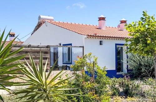 Cabeco de Aguia House | Holiday Home auf dem Lande in der Nähe des Strandes by Interhome