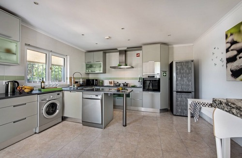 Apra House | Holiday Home “Beautiful Algarve Villa” with Private Heated Pool