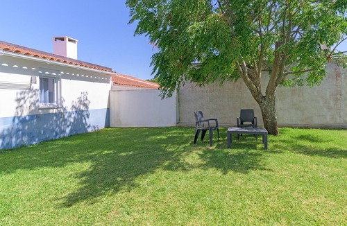 Baiona House | Holiday Home 'Casa Dos Lírios' with Mountain View, Private Terrace & Wi-Fi