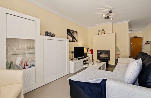 Silves House | Holiday Home 'Lili's Home' with Private Terrace and Wi-Fi