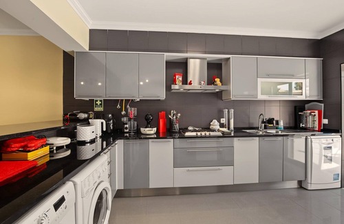 Silves House | Holiday Home 'Lili's Home' with Private Terrace and Wi-Fi
