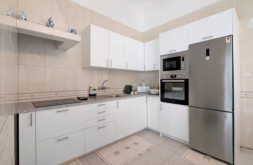 Pera House | Holiday Home Pina with Private Terrace, Garden and Wi-Fi
