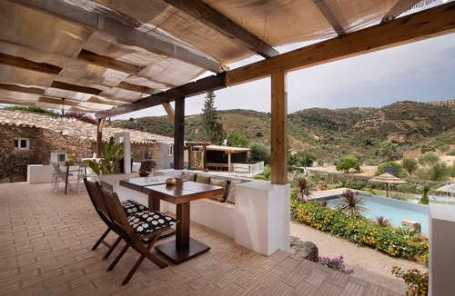 Fonte do Bispo House | Holiday Home "Quinta do Silêncio T4" with Mountain View, Shared Pool & Wi-Fi
