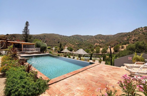 Fonte do Bispo House | Holiday Home 'Silêncio' with Mountain View, Wi-Fi and Air Conditioning