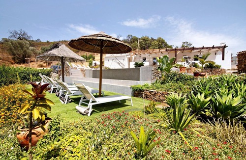 Fonte do Bispo House | Holiday Home 'Silêncio' with Mountain View, Wi-Fi and Air Conditioning